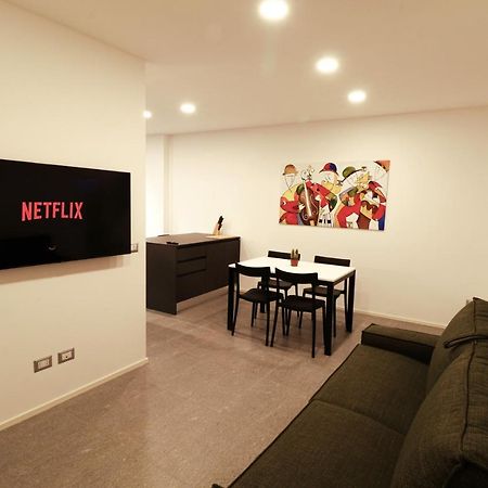 Hosting Studio - 2 Sondrio Luaran gambar