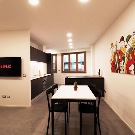 Hosting Studio - 2 Sondrio Luaran gambar