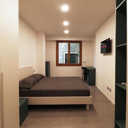 Hosting Studio - 2 Sondrio Luaran gambar