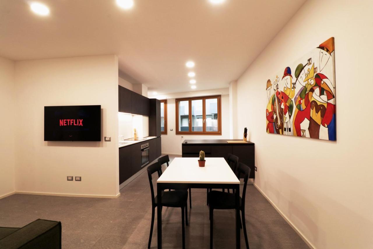 Hosting Studio - 2 Sondrio Luaran gambar